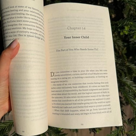 Choose Your Self: How to Embrace Being Single, Heal Core Wounds, and Build a Life You Love - Megan Sherer [KSIĄŻKA]