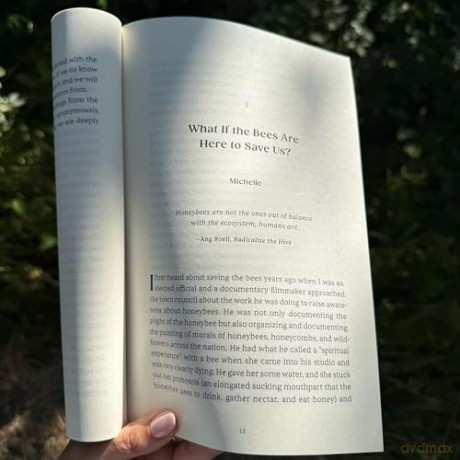 The Wisdom of the Hive: What Honeybees Can Teach Us about Collective Wellbeing - Michelle Cassandra Johnson [KSIĄŻKA]