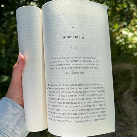 The Wisdom of the Hive: What Honeybees Can Teach Us about Collective Wellbeing - Michelle Cassandra Johnson [KSIĄŻKA]