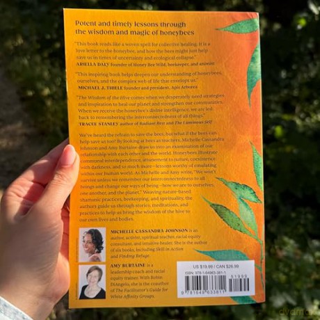 The Wisdom of the Hive: What Honeybees Can Teach Us about Collective Wellbeing - Michelle Cassandra Johnson [KSIĄŻKA]