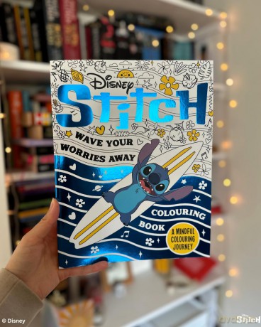 Disney Stitch - Wave Your Worries Away Colouring Book: A Mindful Colouring Journey - Walt Disney [KSIĄŻKA]