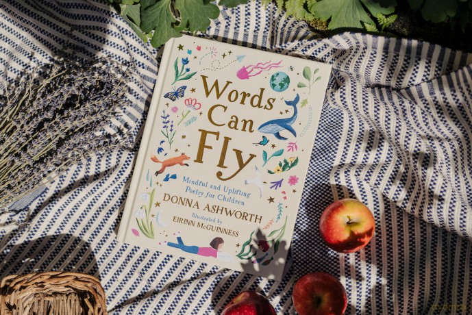 Words Can Fly: Uplifting poems for children from Sunday Times bestselling author Donna Ashworth - Donna Ashworth [KSIĄŻKA]