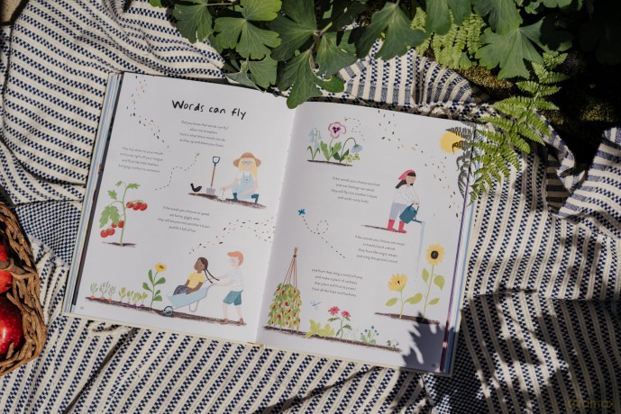 Words Can Fly: Uplifting poems for children from Sunday Times bestselling author Donna Ashworth - Donna Ashworth [KSIĄŻKA]
