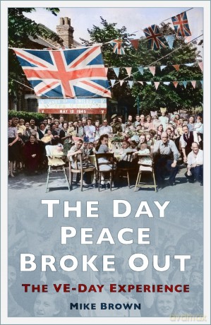 The Day Peace Broke Out: The VE-Day Experience - Mike Brown [KSIĄŻKA]