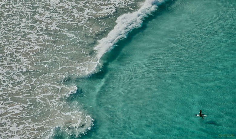 Life Around the Sea: Capturing the Heart of Australian Surf Culture - Russell Ord [KSIĄŻKA]