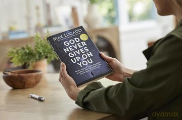 God Never Gives Up on You: What Jacob's Story Teaches Us About Grace, Mercy, and God's Relentless Love - Max Lucado [KSIĄŻKA]