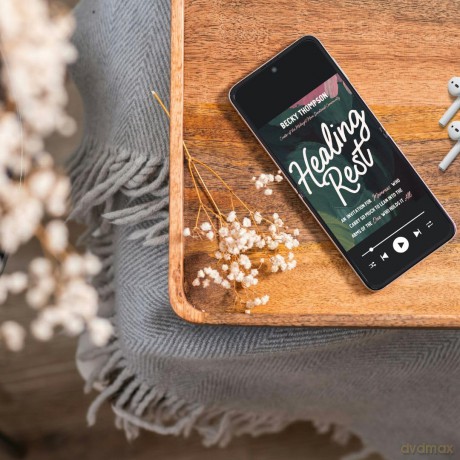 Healing Rest: An Invitation for Mommas Who Carry So Much to Lean into the Arms of the One Who Holds It All - Becky Thompson [KSIĄŻKA]