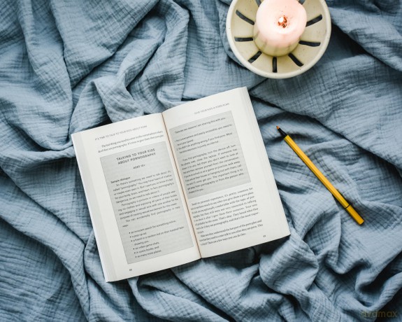 It's Time to Talk to Your Kids About Porn: A Parent's Guide to Helping Children and Teens Develop Sexual Integrity - Greta Eskridge [KSIĄŻKA]