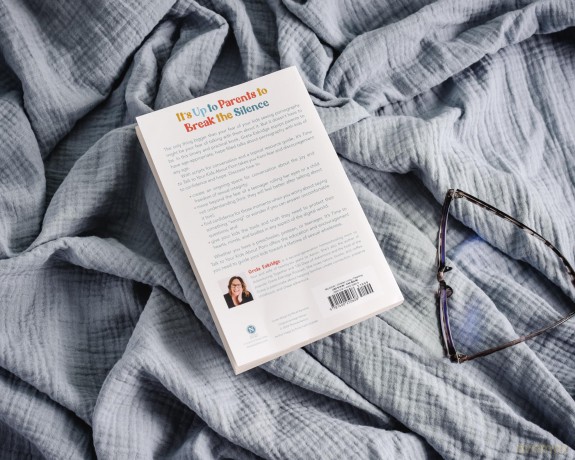It's Time to Talk to Your Kids About Porn: A Parent's Guide to Helping Children and Teens Develop Sexual Integrity - Greta Eskridge [KSIĄŻKA]