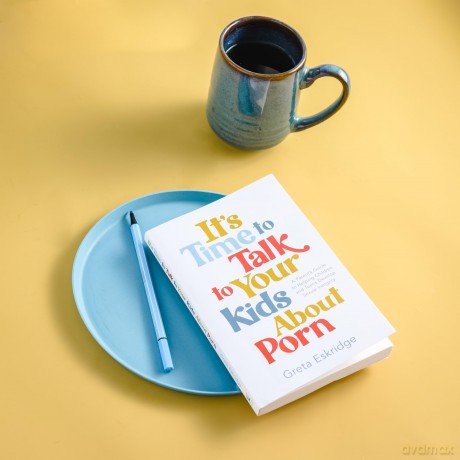 It's Time to Talk to Your Kids About Porn: A Parent's Guide to Helping Children and Teens Develop Sexual Integrity - Greta Eskridge [KSIĄŻKA]