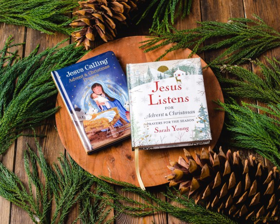 Jesus Listens--for Advent and Christmas, Padded Hardcover, with Full Scriptures: Prayers for the Season (A 40-Day Devotional) - Sarah Young [KSIĄŻKA]