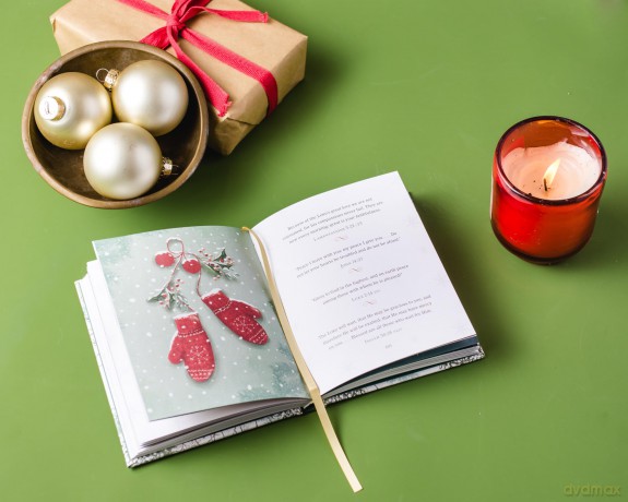 Jesus Listens--for Advent and Christmas, Padded Hardcover, with Full Scriptures: Prayers for the Season (A 40-Day Devotional) - Sarah Young [KSIĄŻKA]