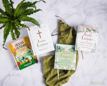 Jesus Listens--for Advent and Christmas, Padded Hardcover, with Full Scriptures: Prayers for the Season (A 40-Day Devotional) - Sarah Young [KSIĄŻKA]