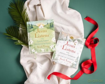 Jesus Listens--for Advent and Christmas, Padded Hardcover, with Full Scriptures: Prayers for the Season (A 40-Day Devotional) - Sarah Young [KSIĄŻKA]