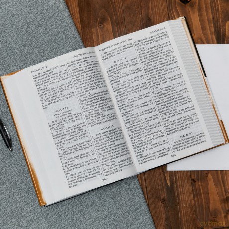 KJV, Pew Bible, Large Print, Hardcover, Burgundy, Red Letter, Comfort Print - Thomas Nelson [KSIĄŻKA]