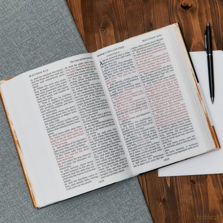 KJV, Pew Bible, Large Print, Hardcover, Burgundy, Red Letter, Comfort Print - Thomas Nelson [KSIĄŻKA]