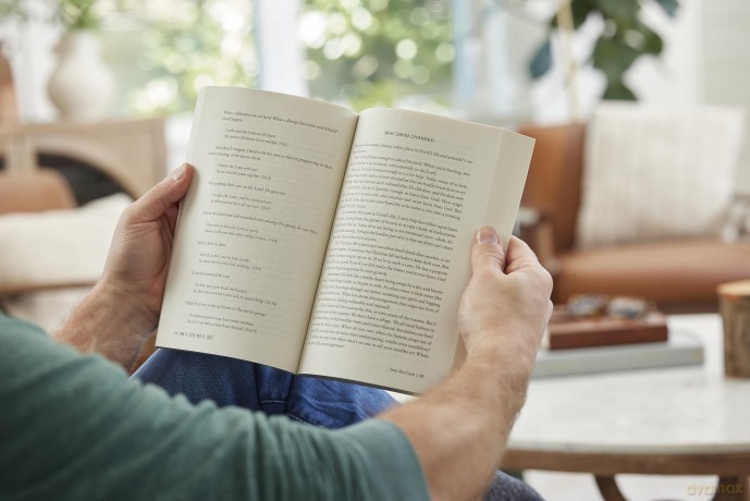 Man of Valor, Man of Grace: The Life of David (The Perfect Gift for Fans of House of David. Discover More About the Real King David of the Bible) - Charles R. Swindoll [KSIĄŻKA]