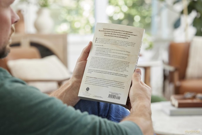 Man of Valor, Man of Grace: The Life of David (The Perfect Gift for Fans of House of David. Discover More About the Real King David of the Bible) - Charles R. Swindoll [KSIĄŻKA]