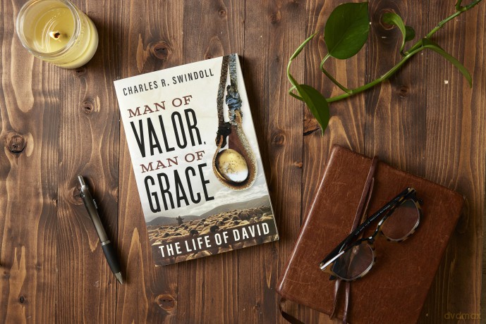 Man of Valor, Man of Grace: The Life of David (The Perfect Gift for Fans of House of David. Discover More About the Real King David of the Bible) - Charles R. Swindoll [KSIĄŻKA]