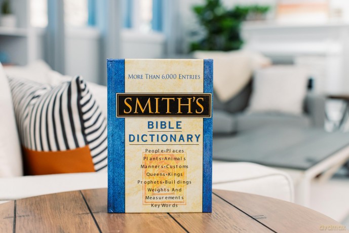 Smith's Bible Dictionary: More than 6,000 Detailed Definitions, Articles, and Illustrations - William Smith [KSIĄŻKA]