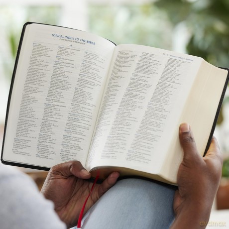 The Open Bible: Read and Discover the Bible for Yourself (NKJV, Hardcover, Red Letter, Comfort Print): The Open Bible: Nkjv, Read and Discover the Bible for Yourself, Red Letter, Comfort Print - Thomas Nelson [KSIĄŻKA]