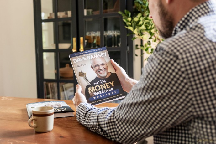 The Total Money Makeover Workbook Updated: The Essential Companion for Applying the Book's Principles - Dave Ramsey [KSIĄŻKA]