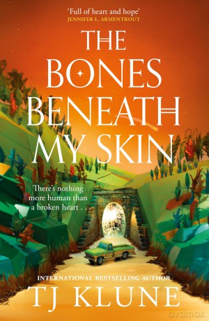 The Bones Beneath My Skin: The Sunday Times bestselling story of found family in peril - TJ Klune [KSIĄŻKA]