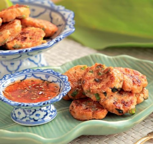 Easy Thai Cooking: 75 Family-Style Dishes You Can Prepare in Minutes - Robert Danhi [KSIĄŻKA]