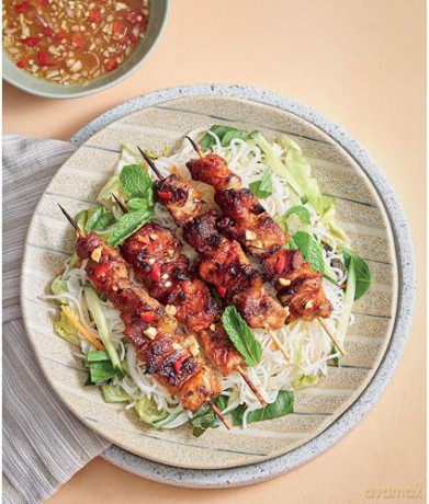 Vietnamese Food and Food Culture: A Life-changing Journey through the Street Foods, Regional Cooking Styles and Local Ingredients of Vietnam - Paul B. Kennedy [KSIĄŻKA]