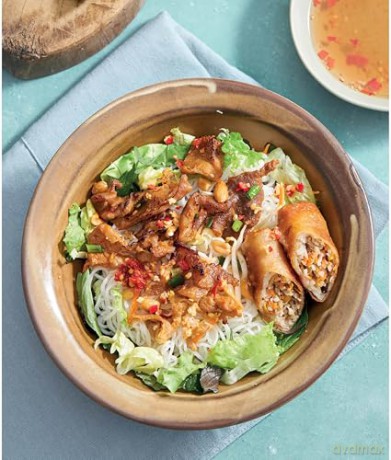Vietnamese Food and Food Culture: A Life-changing Journey through the Street Foods, Regional Cooking Styles and Local Ingredients of Vietnam - Paul B. Kennedy [KSIĄŻKA]