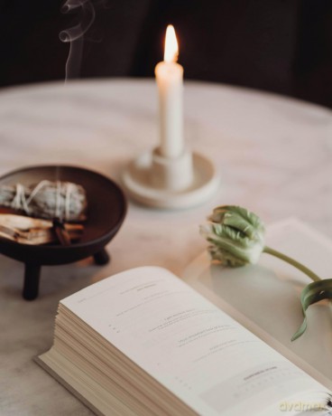 Retreat Yourself: How to create a truly transformative self-led retreat - Joey Hulin [KSIĄŻKA]
