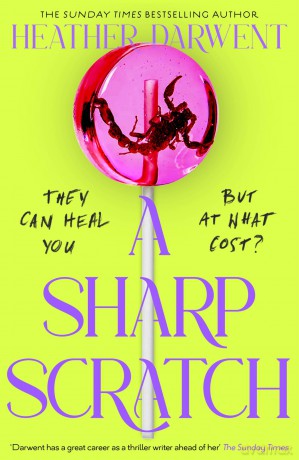 A Sharp Scratch: A dark and deliciously twisted new novel from the bestselling author of The Things We Do To Our Friends - Heather Darwent [KSIĄŻKA]