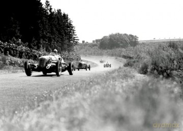 The Story of Maserati: A Tribute to Automotive Excellence (The Story of Cars) - Stuart Codling [KSIĄŻKA]