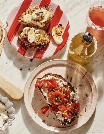 Soph's Plant Kitchen: Delicious high protein recipes to fuel you for life - The Sunday Times Bestseller 2025 (Yellow Kite) - Sophie Waplington [KSIĄŻKA]