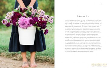 Growing Flowers: Everything You Need to Know About Planting, Tending, Harvesting and Arranging Beautiful Blooms (Flower Gardening for Beginners) - Niki Irving [KSIĄŻKA]