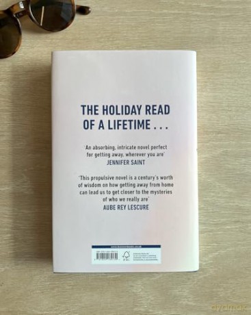 Getting Away: The holiday read of a lifetime from the author of THE STRANDING - Kate Sawyer [KSIĄŻKA]