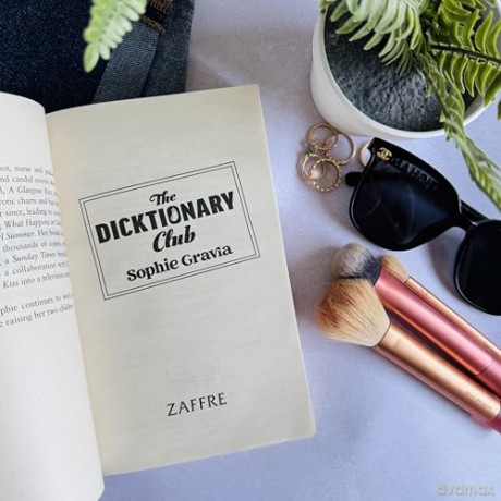 The Dicktionary Club: A BRAND NEW beach read for 2025 from the author of HOT GIRL SUMMER - Sophie Gravia [KSIĄŻKA]