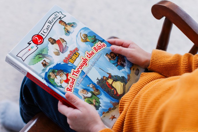 Adventure Bible Read Through the Bible: 8 Bible Stories for Early Readers (Level 2 I Can Read) - David Miles [KSIĄŻKA]