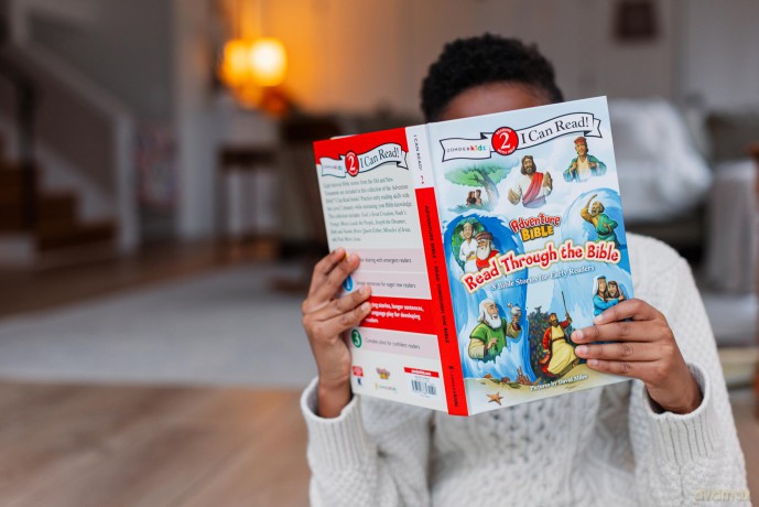 Adventure Bible Read Through the Bible: 8 Bible Stories for Early Readers (Level 2 I Can Read) - David Miles [KSIĄŻKA]