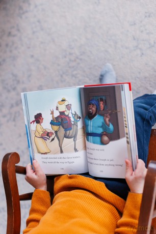 Adventure Bible Read Through the Bible: 8 Bible Stories for Early Readers (Level 2 I Can Read) - David Miles [KSIĄŻKA]