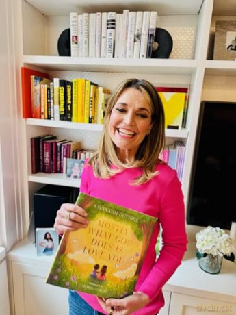 Mostly What God Does is Love You - Savannah Guthrie [KSIĄŻKA]