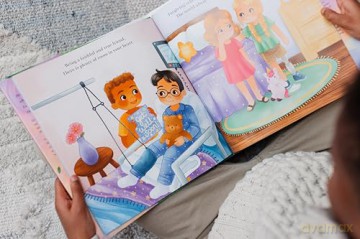 Mostly What God Does is Love You - Savannah Guthrie [KSIĄŻKA]