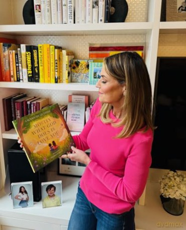 Mostly What God Does is Love You - Savannah Guthrie [KSIĄŻKA]