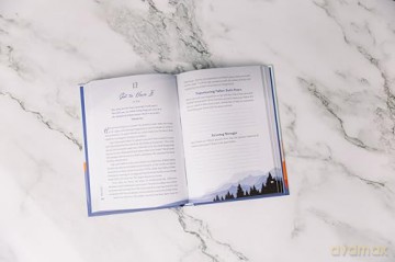 Strong and Secure: 100 Devotions for Young Women - Michelle Nietert [KSIĄŻKA]