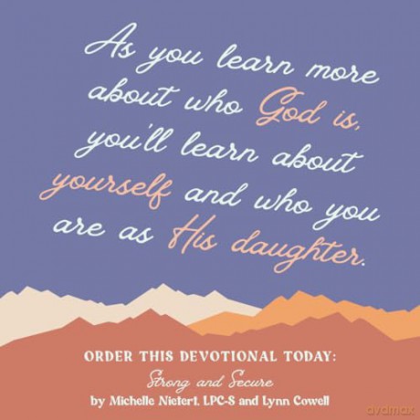 Strong and Secure: 100 Devotions for Young Women - Michelle Nietert [KSIĄŻKA]