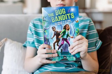 The Bug Bandits: The Museum Is Her Home. Her Mission Is to Save It. - Jenni L Walsh [KSIĄŻKA]