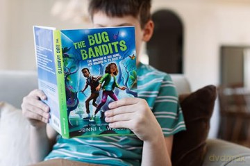 The Bug Bandits: The Museum Is Her Home. Her Mission Is to Save It. - Jenni L Walsh [KSIĄŻKA]