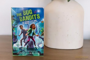 The Bug Bandits: The Museum Is Her Home. Her Mission Is to Save It. - Jenni L Walsh [KSIĄŻKA]