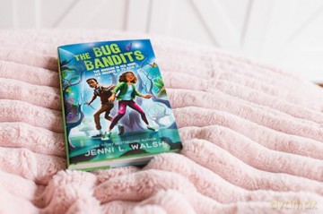 The Bug Bandits: The Museum Is Her Home. Her Mission Is to Save It. - Jenni L Walsh [KSIĄŻKA]