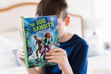 The Bug Bandits: The Museum Is Her Home. Her Mission Is to Save It. - Jenni L Walsh [KSIĄŻKA]